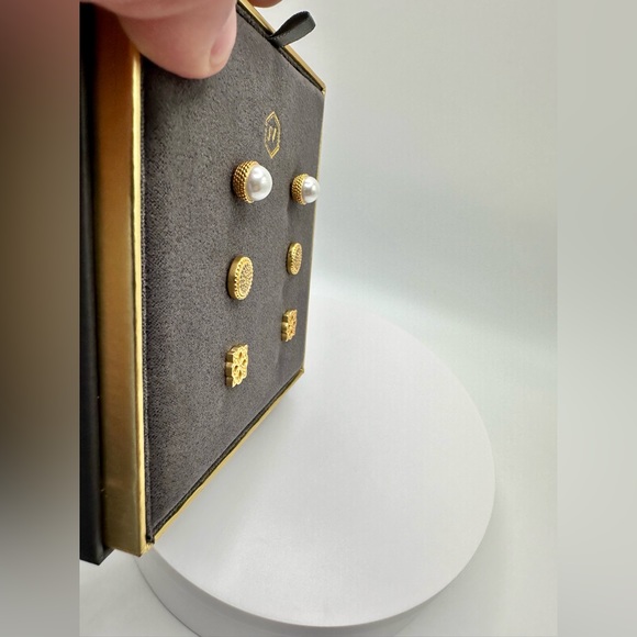 Authentic Luxury Minimalist Elegant Classic Julie Vos Three Stud Earrings Set - Picture 9 of 17